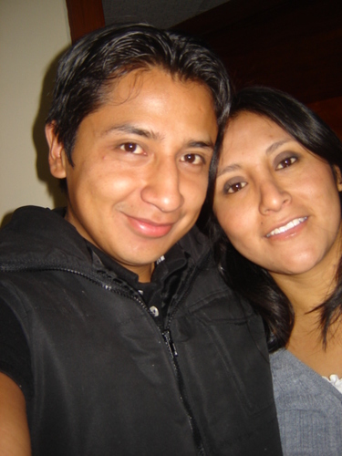 Médico Veterinario Zootecnista. Magister en Cirugia Y Clínica. Director médico RECUVET. Casado con Faby C. y bendecido con hermosos hijos: Santiago y Alejandra