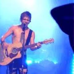 WILL U KILL AND DIE 4 @REECEMASTIN IF U WILL FOLLOW ME MY TWEETS R ARE ALL ABOUT REECE COME ON LIL ROCKER LETS TACK OVER THE WORLD