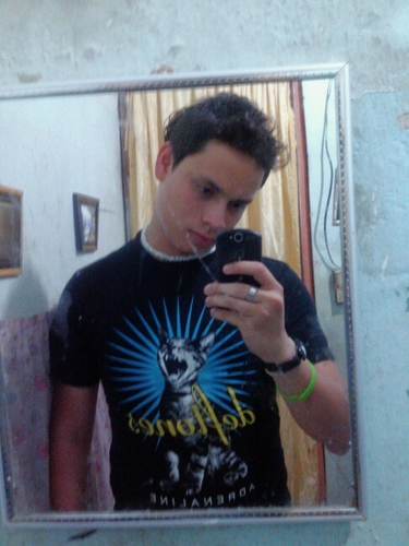 AxVallarino's profile picture. 