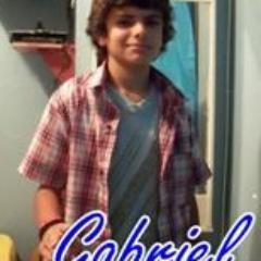 ზ E eu descobri, no meio dessa saudade, que se ela dói tanto, é porque você é realmente uma pessoa essencial na minha vida. Biiel ;3