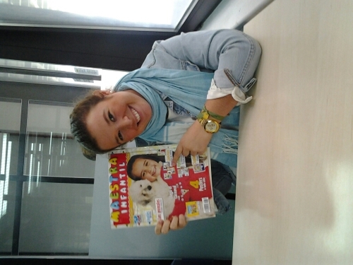 Estudio Magisterio Infantil en CEU. Me considero una persona muy simpática, amable y risueña. Me gusta bailar, leer, salir con mis amigos... Ser yo! =)