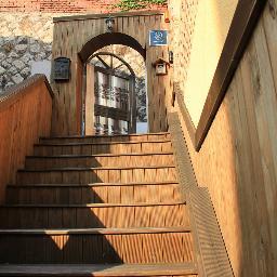Come and breathe Itaewon. The restaurants,bars and clubs make Itaewon a nightlife centre in Seoul and SP@Itaewon Guesthouse is located right in the middle of it