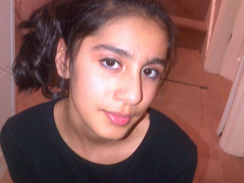 I am a high school girl who LOVES justin bieber&i loove alll ma friendss loove u foziii annd sammi nasreen&kaz 3