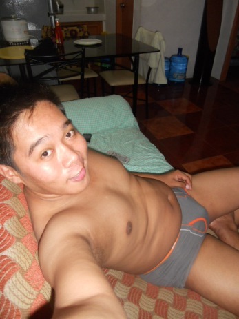 Never let others see you sweat. Be like a duck: calm on top, but paddling like hell underneath! BB pin:2855E7C0
