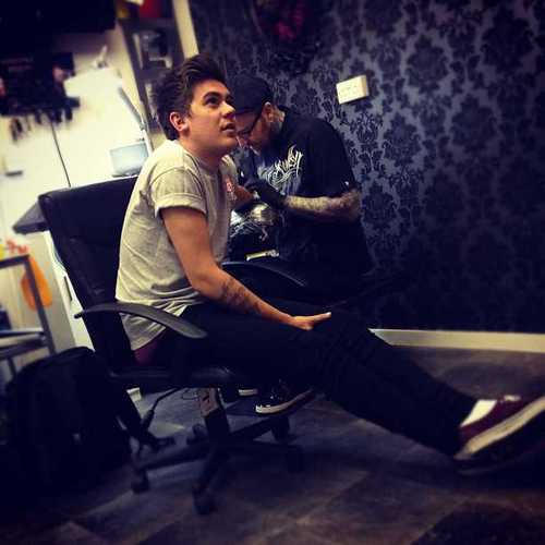 Fall On Our Follow Button Like Its Frankie:D Follow If You Love Frankie And His Hot Tast In Vans. Our Personal Accounts- @Chloe_Pops123 & @zaraatbh 3