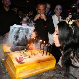 Twitter dedicated to Katheryn Elizabeth Hudson, better known as Katy Perry.
By one KatyCat. Twitter pessoal:@_RodrigoNascime