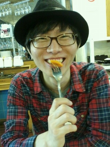 iruu86's profile picture. 장난끼많지만 알고보면 진지한아이. 소주의쓴맛을 알지만 커피의단맛도 아는아이. 모든사람에게 잘해주지만 내여자에게는 특별히 더 잘해주는아이.