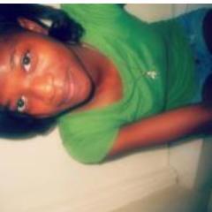 wanna knw me?? hit follow!! i'll follow back c: