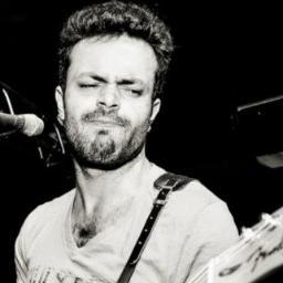 Guitarrista da banda DEVERAS!