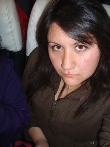 hola mi nombre es cynthia , soy muy simpática .