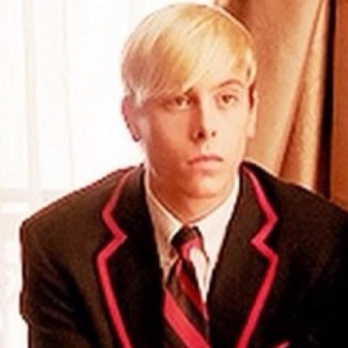 Jeff Sterling. Flirter. Dalton Academy. Dalton Warbler. I'm in love with @GoldStarGirlR , She stole my heart.. ♥