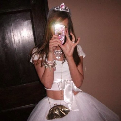 jenniferlleeee's profile picture. One day you're 17 and planning for someday. Then quietly, without you really noticing, someday is today. This is your life and all your dreams are coming true.