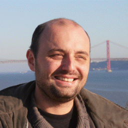 Humanitaire, directeur de recherche en sociologie de la santé à l'université,
Directeur général de Habitat & humanisme Urgence