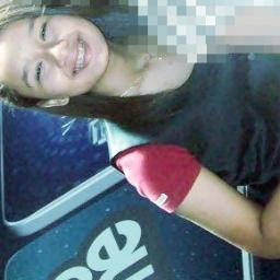 Um sorriso, um abraço apertado, uma música, estar com quem eu gosto, rir até a barriga doer.. São coisas simples, mas me faz muito feliz.
