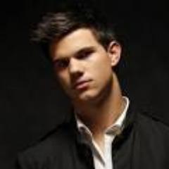 ENQUANTO VC FICA PARADO PENSANDO EU VOU LÁ E FAÇO! pois sou uma Twilighter Taylover e Robsessed, e nao tenho coração fraco( sigo quem me segui)
