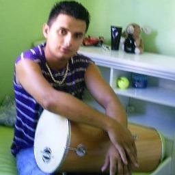 Meu nome eh Douglas tenho 24 anos signo sagitario,sou divertido,curto sair pra dançar,rir,tenho muitos amigos,participo do CTG Chaleira Preta...