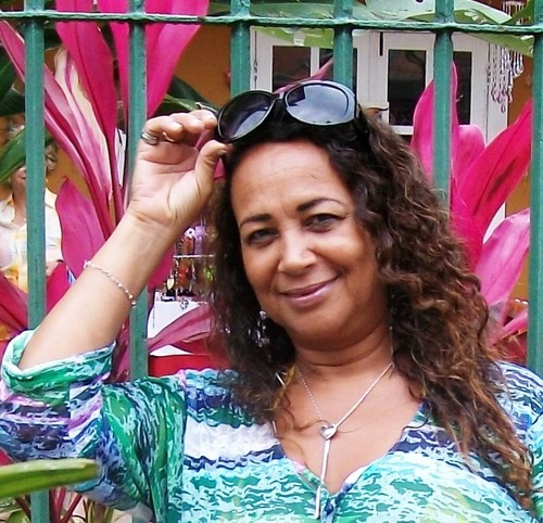 Sou simples. Acho a vida linda!  Quem me conhece de verdade, me ama! Outros...
EU AMO A VIDA !!!!!!!  Rssssss
