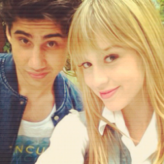 Meu amor por vocês é infinito,a cada segundo que passa  meu amor cresce cada vez mais ♥ Namorando o Brian ♥