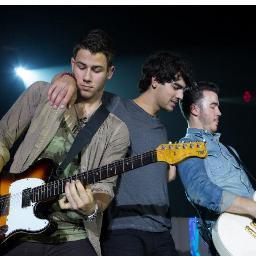 Twitter dedicado a banda Jonas Brothers e todos os seus fãs. Aqui voce ficará sabendo o que eles andam fazendo.  Since: 21/02/2010