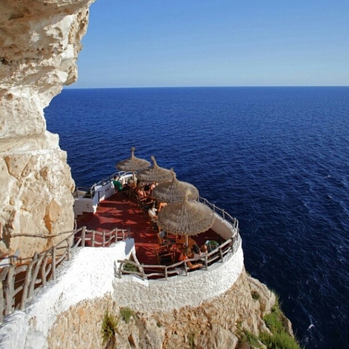 AzizHana's profile picture. 