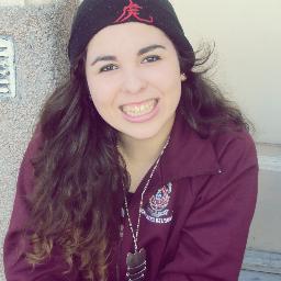 Hola me llamo Agustina , tengo 15 años voy a la secundaria y me ENCANTA salir con amigos y la JODA ♪