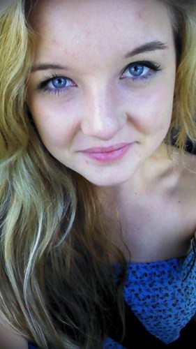 im simply me. out going and tons of fun. not much can bring me down. im open to new things and always up for new adventures :3