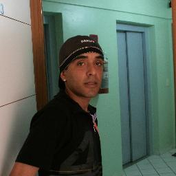 Sou extrovertido, simpatico, adoro sair.... praia, cinema, baladas..