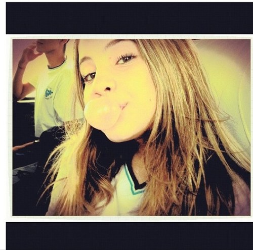 Instagram: rafaserpico / kik: rafaserpico/ Fortes são as garotas que choram antes de dormir, mas passam o dia inteiro com a droga do sorriso no rosto.