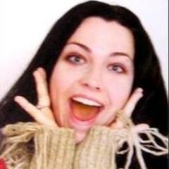Se você acha que a  Amy é perfeita, aperta #FOLLOW ☜═㋡   Mana da @AmyLeeRapadura ;)  Eu e a @Biahtg_EV somos EvLoucas !  \õ