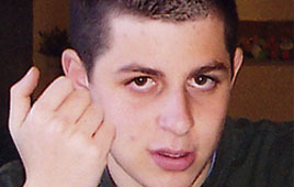 gilad1095's profile picture. This is a video project for Gilad Shalit, an Israeli soldier who was kidnapped 1095 days ago in Gaza. Record videos for Gilad. צלמו וידאו למען גלעד שליט