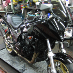 大阪府門真市でカスタムバイクショップを経営しています。
原付～ビッグバイクの販売修理！
カスタムバイクのオーダー製作！
バイクの楽しさをライダーの皆様に提供していきたいです。