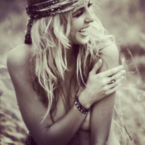 Canadian Girl Peace. Love . FREE SPIRIT saying what I want. loveit or hateit. either way just FOLLOW ✌