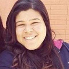 “Um sorriso, um abraço apertado, uma música, estar com quem eu gosto, rir até a barriga doer.. São coisas simples, mas me fazem muito feliz.”