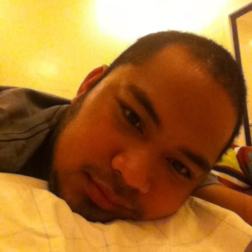 RollyMorre's profile picture. 