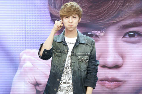 Mention for follback               I'm Luhan from Exo M.        Line 90~