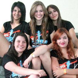 Renata Escher - vocal, Carolina Montezel - guitarra, Gabrielle Fontana - guitarra, Viviane Gimenez - baixo, Giovana Killer - bateria