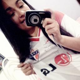 Soou uma meenina alegre,amiga e engraçaada....Amoo Brigaadeiro,Gostto dee ir ao cineema ee amoo dançaar coom aas amiigas ;)