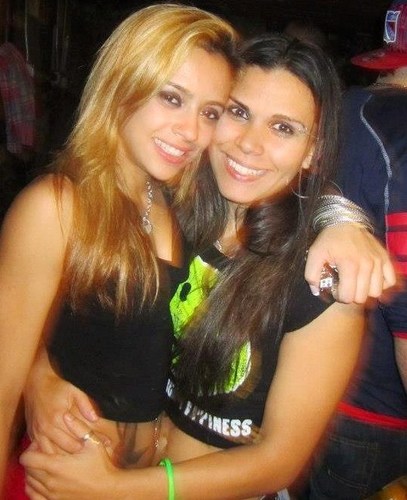 Veterinária, 27 anos, Mineira, Cruzeirense, chata, mas com um coração enorme :D E namorada da @ferfbragatto :)