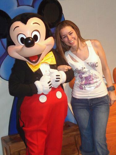Alguien que se esfuerza x ser mejor a diario y hacer de este un mundo mejor. Kabbalista :D Disfruta el viaje, amarás el final :)