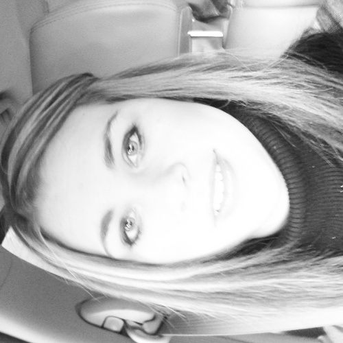 Im Lakin! ,Senior,Taken(: , follow me. ill follow you back (: