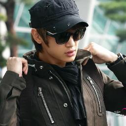 ผมนิสัยดี เฟรนลี่ ขี้เล่น ผมน่ารัก (รักผมเลยดิ) ฮ่า ผม รั่ว ต๊อง บ๊อง รวมๆ คือ บ้านั่นเอง