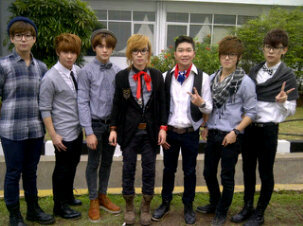 FamousBogor's profile picture. -RESMI- Fanbase for @FAMEidol | We are proud to be FAMOUS Bogor! Follow @XingHermina @JJ_Fame @ALEXTAN_ID @NC_FAME @TBWZE @reggy_alexander @valvalval_fame