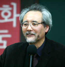 songsongedu's profile picture. ‎봄꽃이 피어나듯, 소리 없이 곡식이 익어가듯 변화가 홀연히 찾아오도록 온화하고 뚝심있게 실천해 나가겠습니다. - 송순재 전 서울교육연수원장 출마 선언 기자회견문 中에서