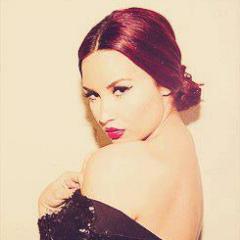 Amoadoro a los animales me importan mucho mas que las personas!Bueno no tanto pero si los amo♥ Mi IDOLA A SEGUIR es Demi Lovato♥ ella cambio mi vida Es perfecta