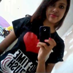 16 anos , , viciada em sorvete e chocolate branco ... The End