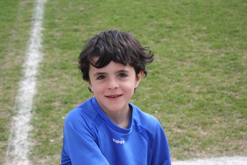 iker tiene 8 años y tiene sindrome de klippel-trenaunay-webber.Para financiar la operacion,recogemos latas de refresco y de conserva...¿te apuntas?