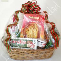 Hacemos en familia estupendas Cestas Navideñas con productos nacionales e importados de excelente calidad. Bonitas, variadas y a muy buenos precios!.