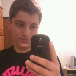 Marido da @KamyFonseca ! Minha inteligencia tiro ferias mais minha beleza não uhasuhasuhuhasuhas 14 anos!