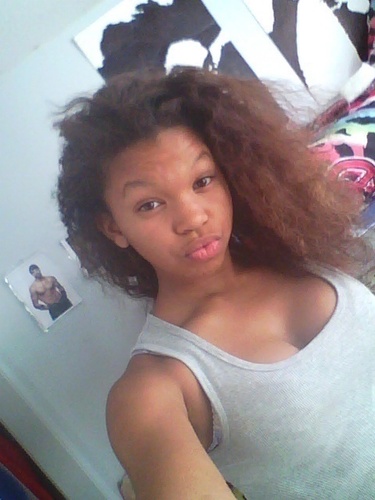 Name is Nikki Junior in high school Black,White, and Filipino.! Love to sing Kik: naya_er Hmu.! Follow Me