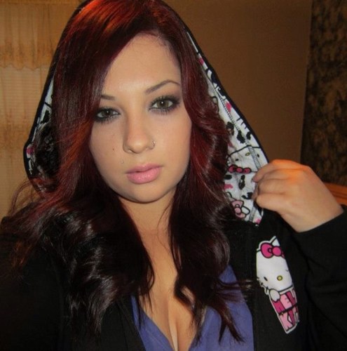 MrsfallenAngel's profile picture. Hi im Jess...Just a makeup junkie =)